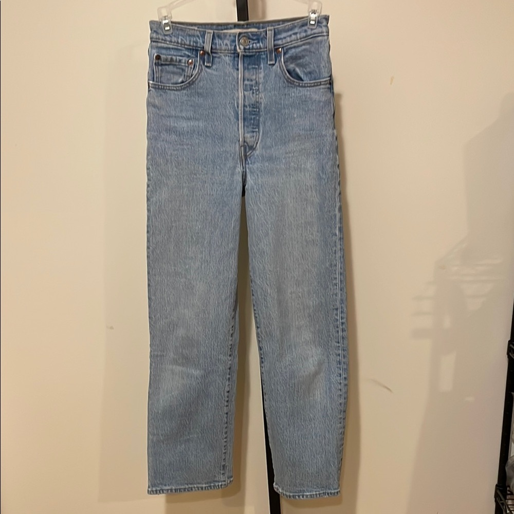Levi's High-Waisted Light Blue Jeans